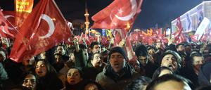 Tausende protestieren in Istanbul nach der Festnahme von Ekrem Imamoglu.