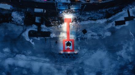 „Polar Bear Pitching“ heißt das Startup-Event am Oulu-Fluss: Junge Unternehmer steigen ins Eiswasser und pitchen ihre Geschäftsideen.