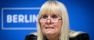 Iris Spranger (SPD), Berliner Senatorin für Inneres und Sport, äußert sich bei einer Pressekonferenz. 