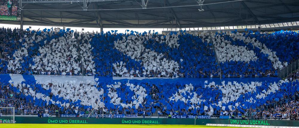 Viele Fans, wenig Geld: Schalke steht finanziell weiter vor großen Herausforderungen.