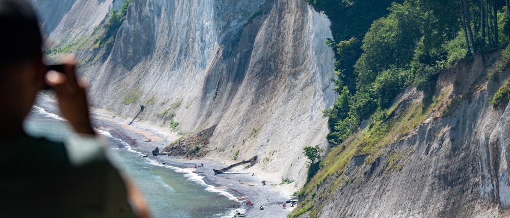 Eine 20-Jährige gerät an Steilküste auf Rügen in Not