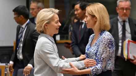 Die Kommissionschefin Ursula von der Leyen und Kaja Kallas (links) und EU-Außenbeauftragte Kaja Kallas wollen mehr in Verteidigung investieren.