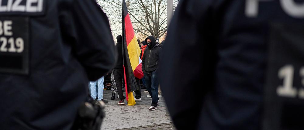Erneut sind eine Neonazi-Demonstration und Gegenproteste in Berlin angekündigt. (Archivbild) 