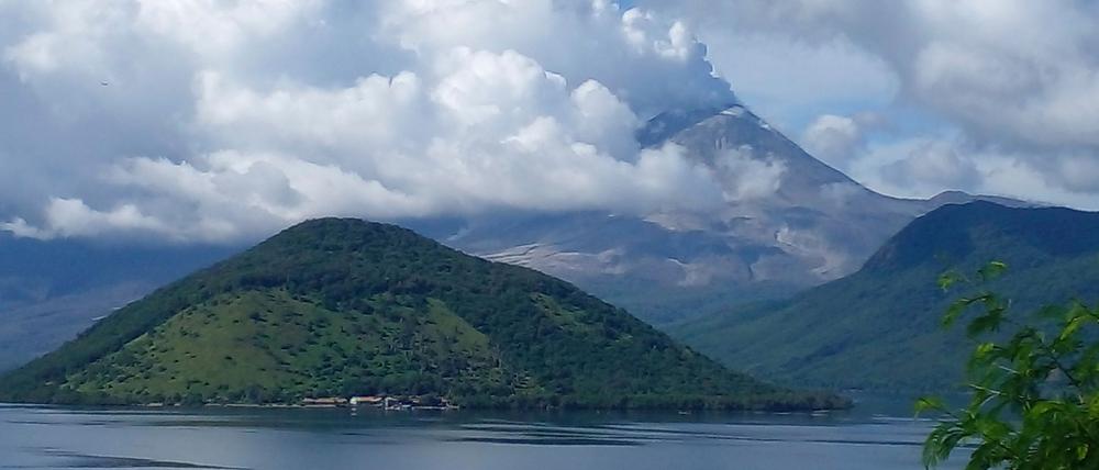 Die Aschesäule des Lewotobi Laki-Laki stieg zeitweise mehrere Kilometer hoch auf.