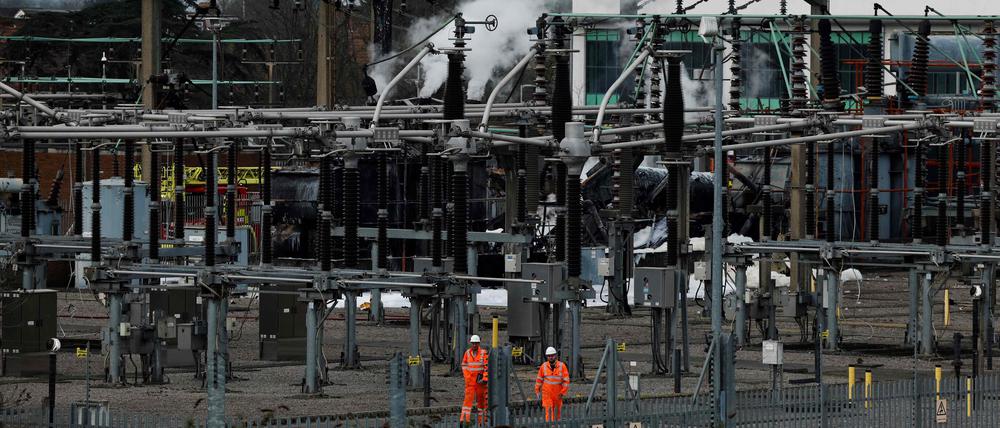 Nach einem Stromausfall durch einen Brand in einem Umspannwerk bleibt der Flughafen London Heathrow vorübergehend geschlossen. 