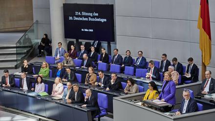 214. Sitzung des Bundestages am 18. März 2025. An diesem Tag wurde die Grundgesetzänderung beschlossen.