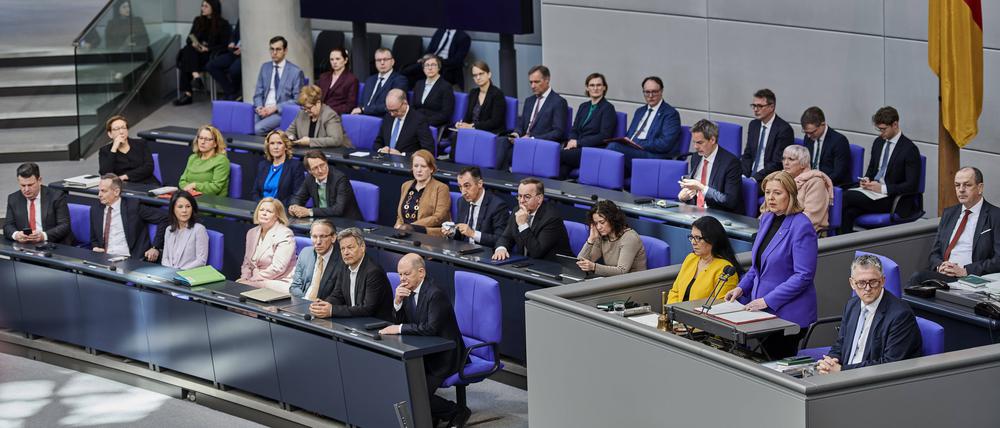 214. Sitzung des Bundestages am 18. März 2025. An diesem Tag wurde die Grundgesetzänderung beschlossen.