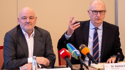 Brandenburgs Ministerpräsident Dietmar Woidke (SPD) und Finanzminister Robert Crumbach (BSW) sind teils unterschiedlicher Meinung zum Finanzpaket für Verteidigung und Infrastruktur (Archivbild). 