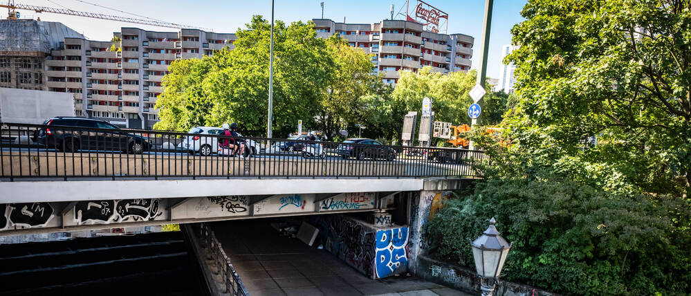 Berlin-Mitte: Gertraudenstraße mit Gertraudenbrücke.