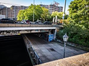 Berlin-Mitte: Gertraudenstraße mit Gertraudenbrücke.