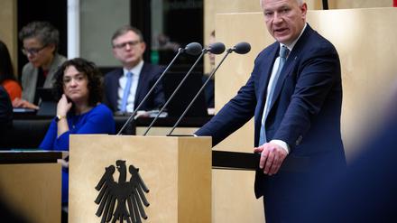 Der Regierende Bürgermeister Kai Wegner (CDU) will einen schnellen Brückenneubau im Berliner Westen.