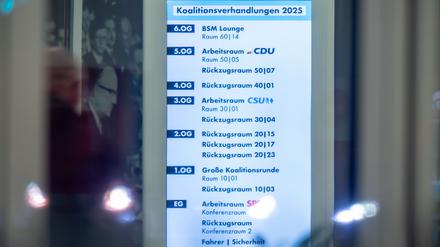Der Wegweiser in der CDU-Zentrale (Konrad-Adenauer-Haus), wo die erste Runde der Koalitionsverhandlungen von Union und SPD stattfindet (Archivfoto)