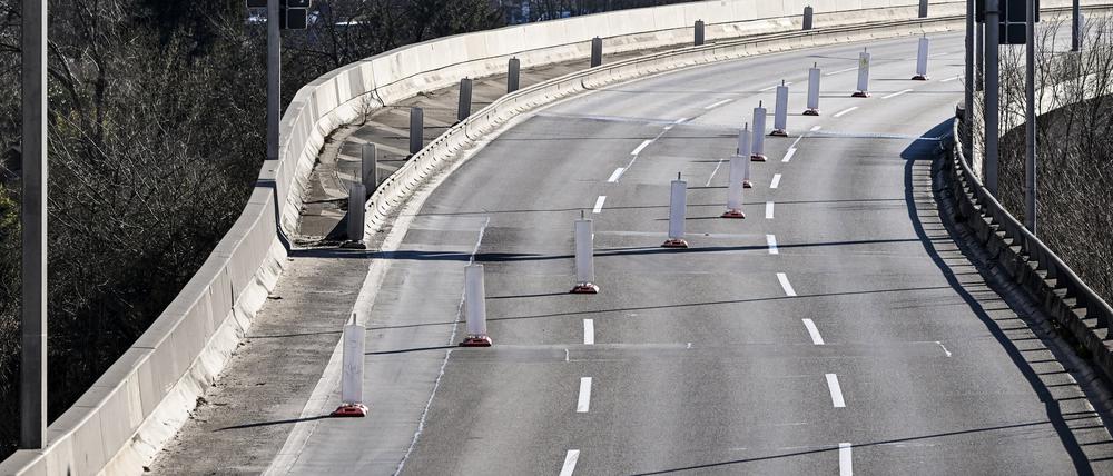 Nicht einmal mehr einspurig. Die Vollsperrung der Ringbahnbrücke stellt Berlins Verkehrsinfrastruktur vor große Herausforderungen.