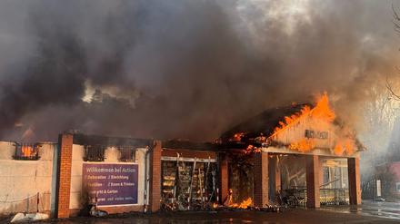 In einem Supermarkt in Blankenfelde-Mahlow ist ein Feuer ausgebrochen. 