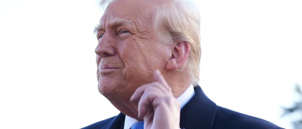 Trump lässt kritische Abteilungen im Heimatschutzministerium schließen. 