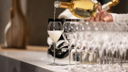 Die Champagner-Korken knallen seltener in Deutschland. (Symbolbild)