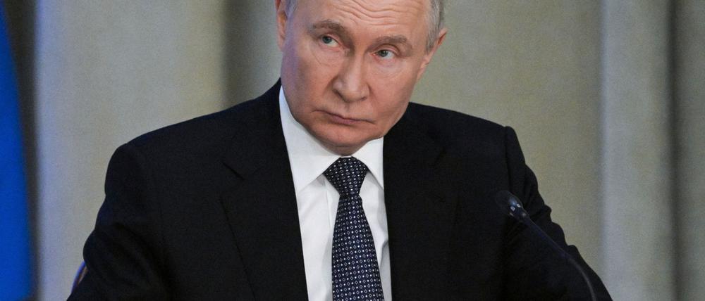 Wladimir Putin drängt Ukrainer nach britischen Angaben dazu, die russische Staatsbürgerschaft anzunehmen. (Archivbild)