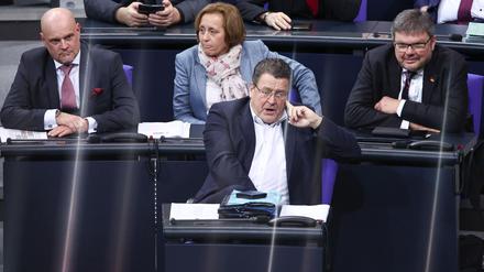 Michael Kaufmann (AfD - auf dem Foto ganz rechts) sitzt im Bundestag neben Fraktionskollegin Beatrix von Storch. (Archivfoto)