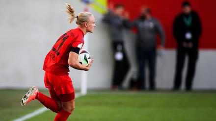 Pernille Harder trifft gegen Hoffenheim dreifach.