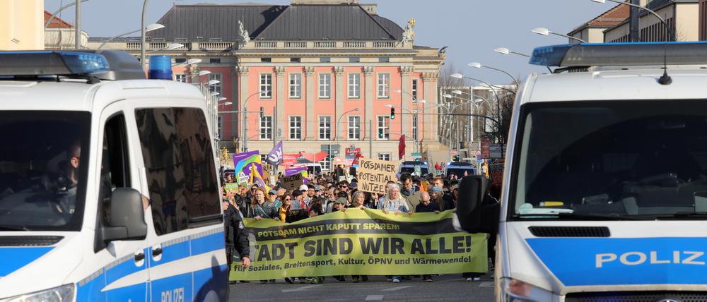 Die Demo gegen Kürzungen im Kultur- und Sozialbereich in Potsdam. 