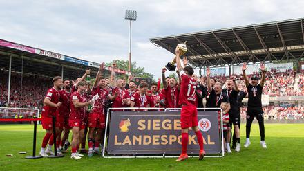Energie Cottbus wird in diesem Jahr den Pokal nicht in die Höhe stemmen.
