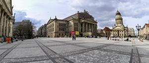 Um die Steinfläche auf dem Gendarmenmarkt gibt es eine heftige Debatte.