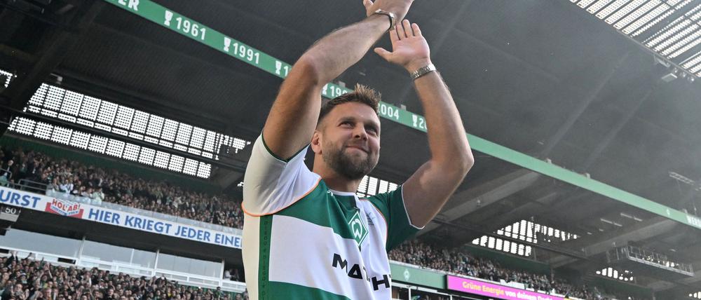 Von den Fans gefeiert: Niclas Füllkrug beim Abschiedsspiel von Diego in Bremen.