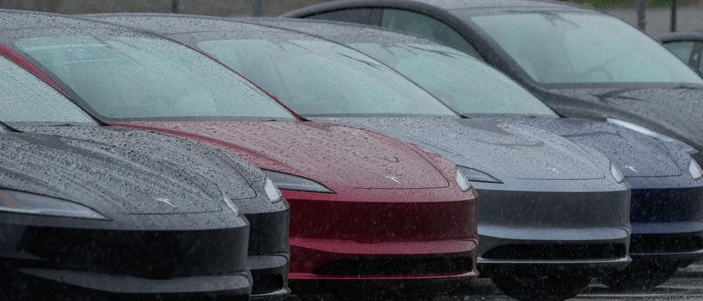 Tesla steht derzeit in Sachen Beliebtheit im Regen. (Archivbild)
