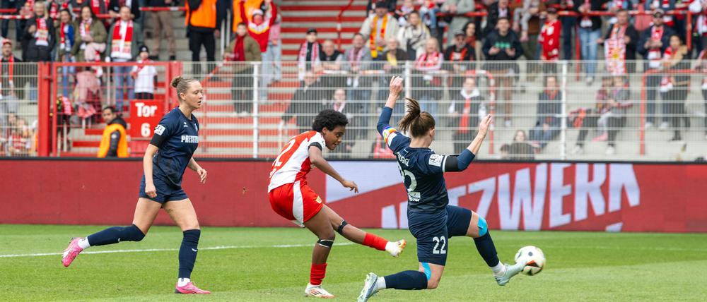 Nalka Reissner (M) brachte Union in Führung und setzte den Schlusspunkt zum 6:0-Erfolg.