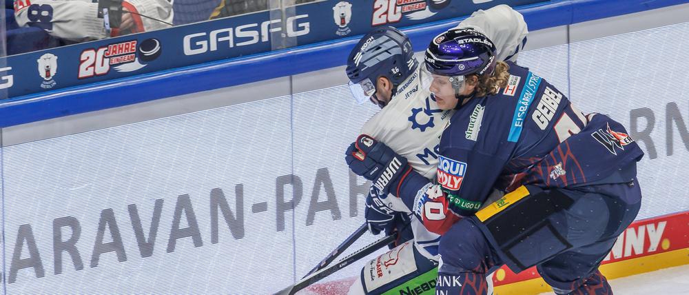 Normalerweise verteidigt Korbinian Geibel (r.) hart, aber diesmal war er der Matchwinner mit seinem Tor.
