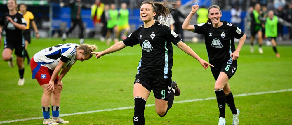Bremens Sophie Weidauer jubelt nach ihrem Tor zum 1:2.