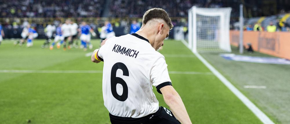 Joshua Kimmich legte das zweite Tor nach einer Ecke vor. Der Vor-Vorlagengeber war ein Balljunge.