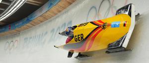 Bob, Olympia, Zweierbob, Frauen, Durchgang 3, im National Sliding Centre, Bobpilotin Laura Nolte und Deborah Levi in Aktion. +++ dpa-Bildfunk +++
