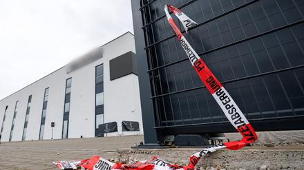 Die Identität eines wegen der Todesschüsse auf einer Hochzeitsfeier in Fürth verdächtigen Mannes ist geklärt. 