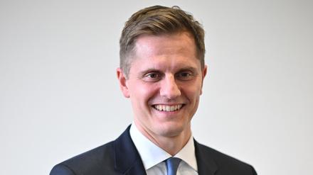 Brandenburgs Justizminister Benjamin Grimm (SPD) hat angekündigt, die Verwaltung und die Justiz effizienter machen zu wollen. (Archivbild)