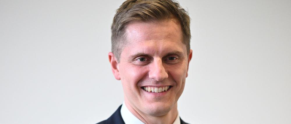 Brandenburgs Justizminister Benjamin Grimm (SPD) hat angekündigt, die Verwaltung und die Justiz effizienter machen zu wollen. (Archivbild)