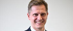 Brandenburgs Justizminister Benjamin Grimm (SPD) hat angekündigt, die Verwaltung und die Justiz effizienter machen zu wollen. (Archivbild)