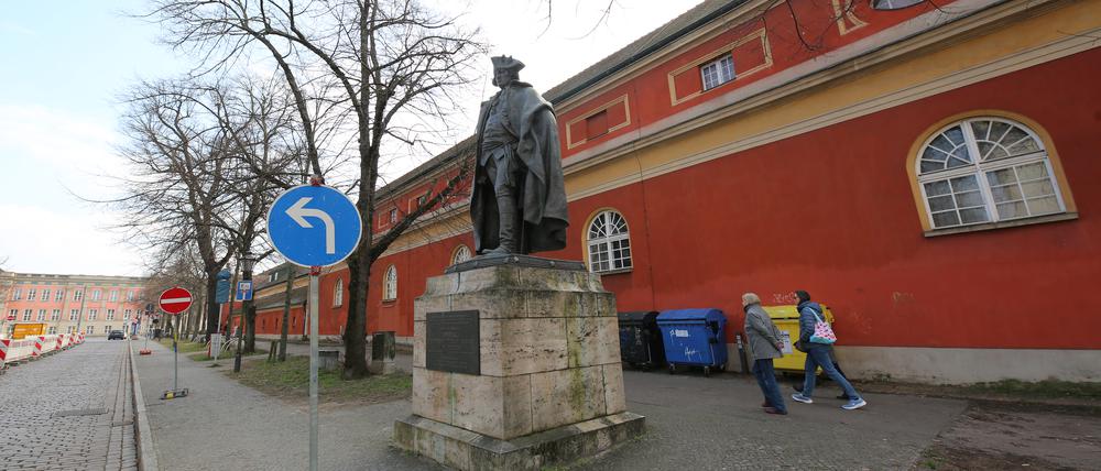 Das Steuben-Denkmal hinter dem Filmmuseum.