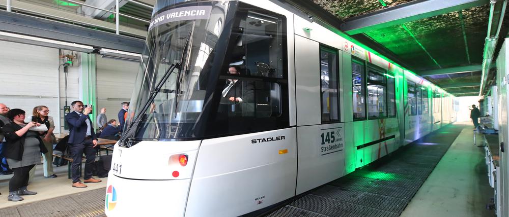 Die neue „Tramlink“-Bahn wurde der Öffentlichkeit im März erstmals vorgestellt.
