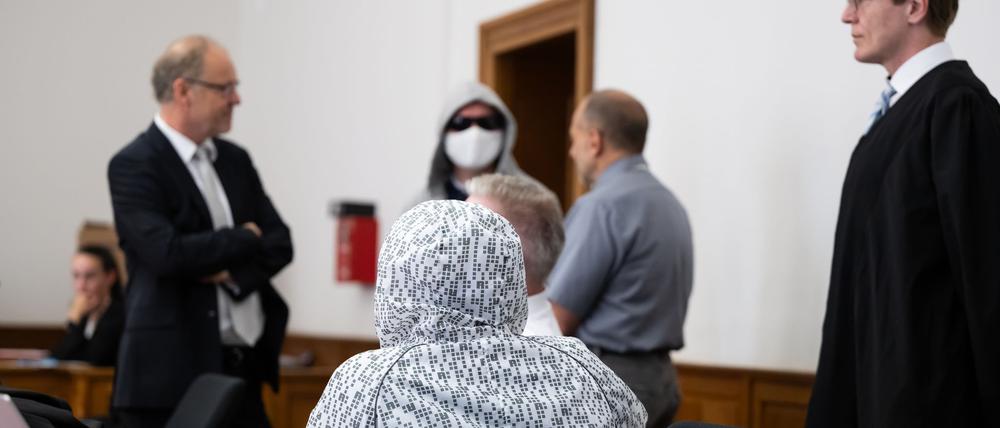 Mehr als 28.000 Tonträger sollen verkauft und geschätzt mindestens 285.000 Euro erwirtschaftet worden sein. (Archivbild)