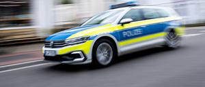 Ein Einsatzfahrzeug der Polizei (Symbolbild)