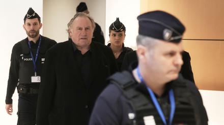 Depardieu sagt, er habe nie eine Frau missbraucht. (Bild vom Prozessauftakt)