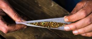 Cannabis ist in Deutschland seit 1. April 2024 für Erwachsene freigegeben (Symbolbild). 