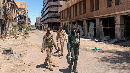 Bei einem Luftangriff der sudanesischen Armee auf einen Markt im Westen des Sudan sind nach Angaben von Aktivisten „hunderte Zivilisten“ getötet worden.