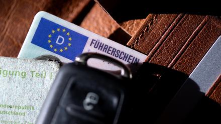 Die Regeln für die Führerscheinvergabe in der EU werden weiter aufeinander abgestimmt - allerdings nicht so weitgehend, wie ursprünglich von der Europäischen Kommission vorgeschlagen.