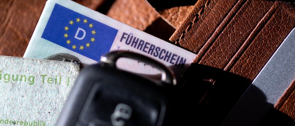 Die Regeln für die Führerscheinvergabe in der EU werden weiter aufeinander abgestimmt - allerdings nicht so weitgehend, wie ursprünglich von der Europäischen Kommission vorgeschlagen.
