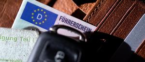 Die Regeln für die Führerscheinvergabe in der EU werden weiter aufeinander abgestimmt - allerdings nicht so weitgehend, wie ursprünglich von der Europäischen Kommission vorgeschlagen.