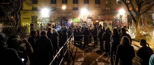 Die Schlange vor dem Berghain. Die Forscher durften in einem Club selbst zuschauen, wie die Türsteher entscheiden.
