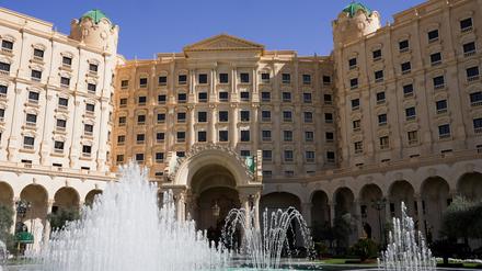 Das Ritz-Carlton-Hotel, in dem Gespräche zwischen Russland und den USA in Riad, Saudi-Arabien stattfinden (24. März 2025).