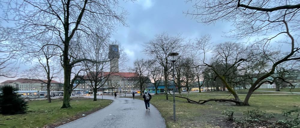 Münsingerpark mit Blick auf Rathaus Berlin-Spandau (manche nennen ihn auch Münsinger Park).